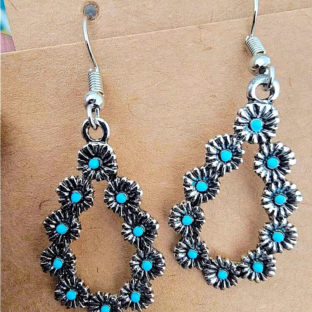 Turquoise Oval flower hang earrings